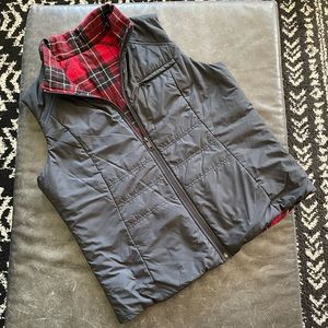 Pendleton Reversible Vest women’s LG Red Black Plaid 100% Wool Zip Up Collar